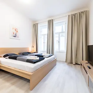 Borivojova 63 Apartment